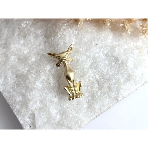 Sassy Art Deco Cat Gold Toned Matte Costume Jewelry Brooch | Lapel Pin - Picture 10 of 10